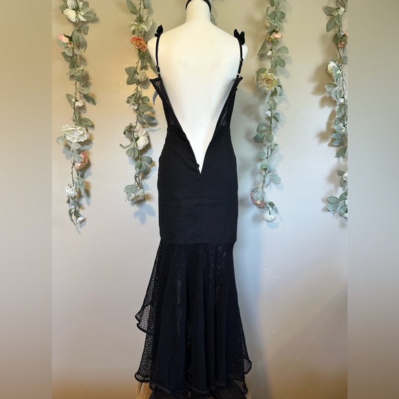 PatBO
Tulle & Crepe Gown - Picture 11 of 16